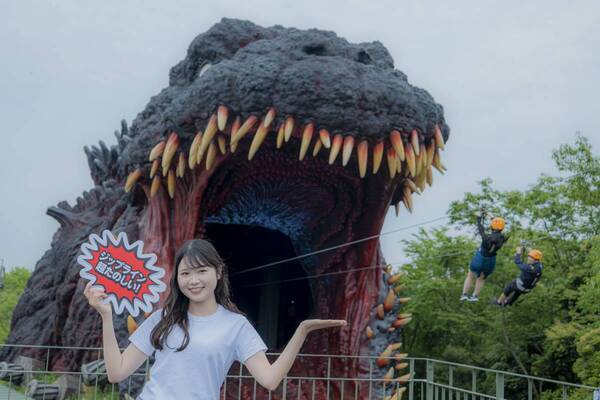 スリル×かわいい！「ゴジラ迎撃作戦」でドキドキが止まらない夏休み！びしょ濡れ爽快ジップライン『スプラッシュゴジラ』オリジナルフォトプロップスとともに7月6日（土）より登場！