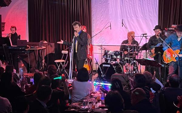 TikTok総再生数6000万回！”還暦オヤジのロックンローラー” 坂本つとむがラドンナ原宿でライブ開催！今年は「海外を目指す」と高らかに宣言！