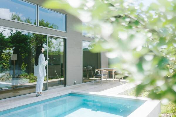 【５月３日 グランドオープン】ビューバス＆テラス客室が誕生。湖畔の「こころ凪ぐ、いちじつ。」京都・HOTEL＆湖邸 艸花 -そうか-