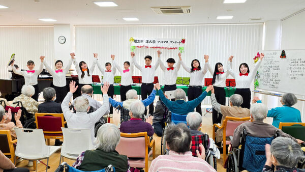 【IPU・環太平洋大学】音楽で紡ぐ笑顔！特別養護老人ホームでクリスマスコンサートを開催