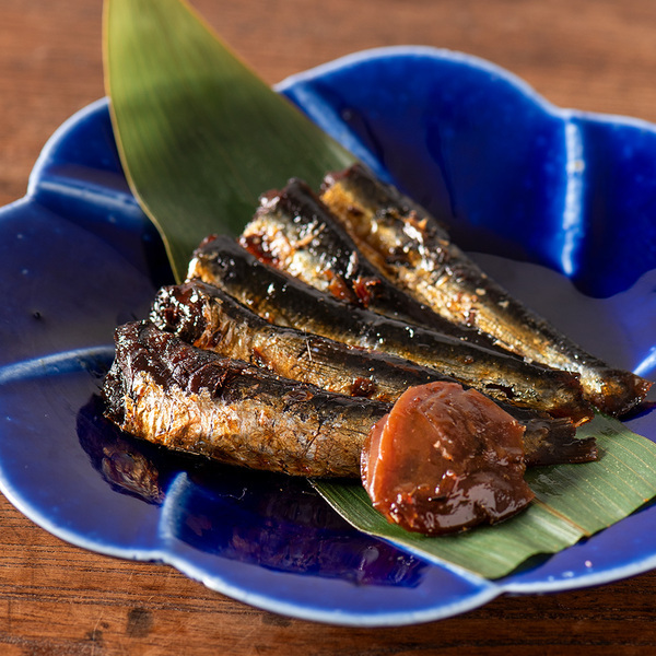 【新発売】伝統製法で炊き上げた「三河の佃煮」シリーズ5種類が待望の新発売！照りと甘みが特徴の、骨までおいしい魚惣菜【久世福商店】