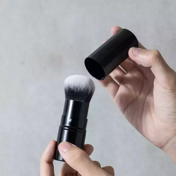 柔らかな毛先が毛穴をムラなくカバー『NULL パウダーブラシ』が発売開始