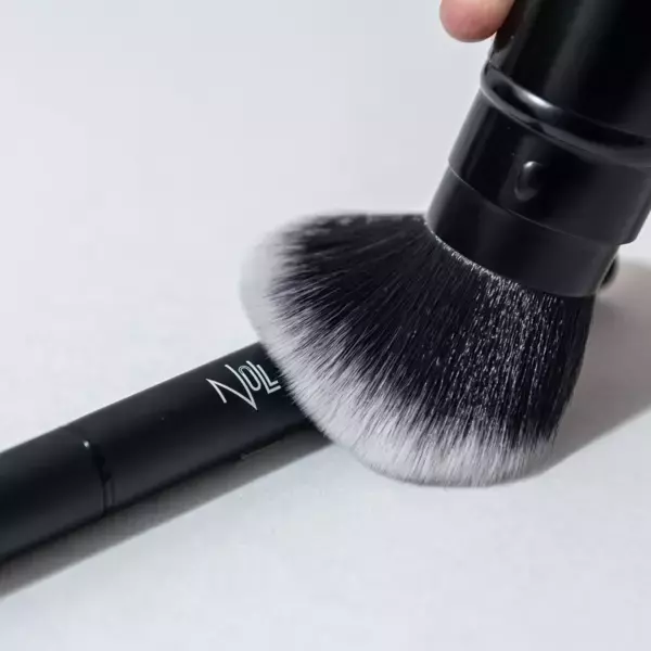 柔らかな毛先が毛穴をムラなくカバー『NULL パウダーブラシ』が発売開始