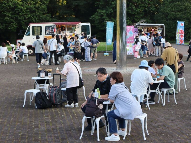 月夜に輝くオオオニバスと夜空を彩るバブルミネーション｜神代植物公園「大温室夜間公開」9月14日(土)・15日(日)開催！