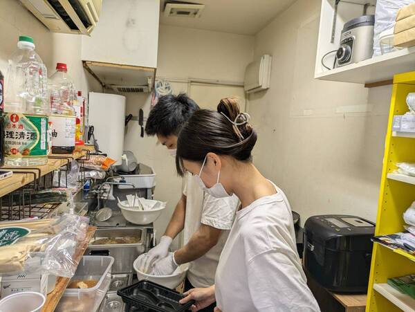 浜町・人形町【豪快！はみ出るからあげ弁当】「おおきに弁当」オープン
