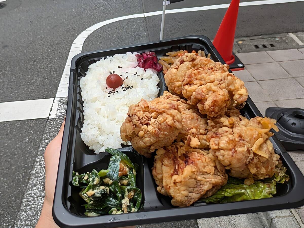 浜町・人形町【豪快！はみ出るからあげ弁当】「おおきに弁当」オープン