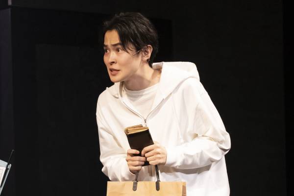 望月歩＆秋元真夏らが出演する舞台『鍵泥棒のメソッド→リブート』開幕！　「心の底から楽しめて笑えて、元気が出る舞台」