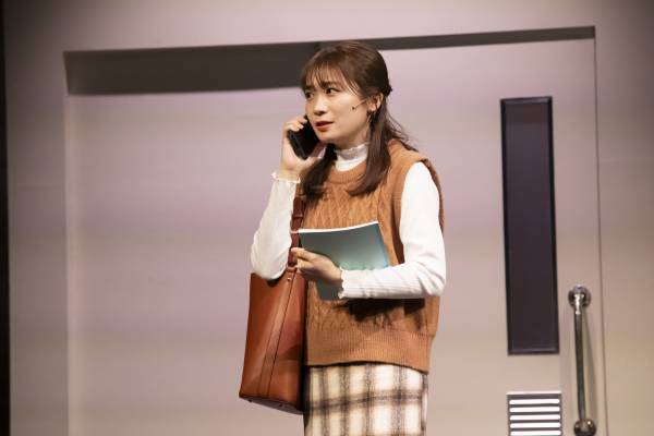 望月歩＆秋元真夏らが出演する舞台『鍵泥棒のメソッド→リブート』開幕！　「心の底から楽しめて笑えて、元気が出る舞台」