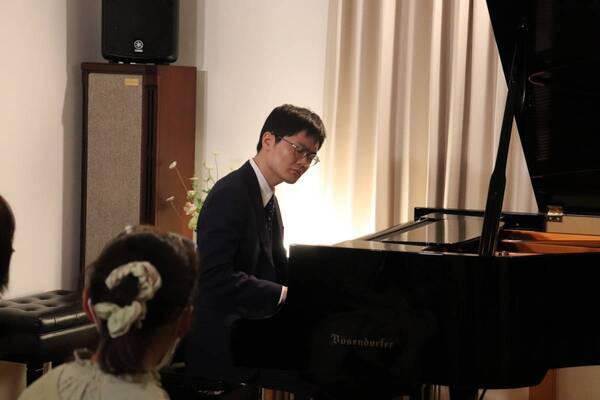 【北海道東川町】東川町の小さな音楽ホール「小西健二音楽堂」で唯一無二のアットホームなコンクールを開催。