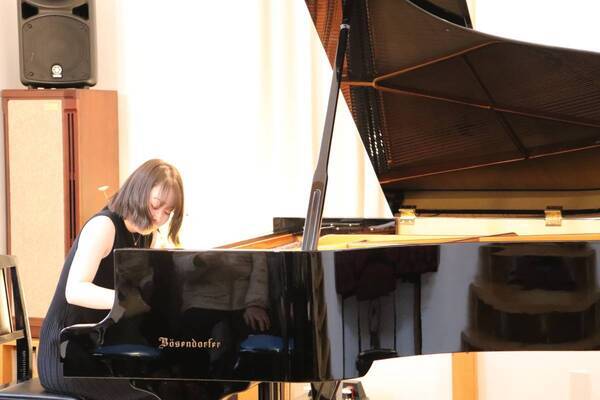 【北海道東川町】東川町の小さな音楽ホール「小西健二音楽堂」で唯一無二のアットホームなコンクールを開催。