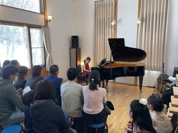 【北海道東川町】東川町の小さな音楽ホール「小西健二音楽堂」で唯一無二のアットホームなコンクールを開催。