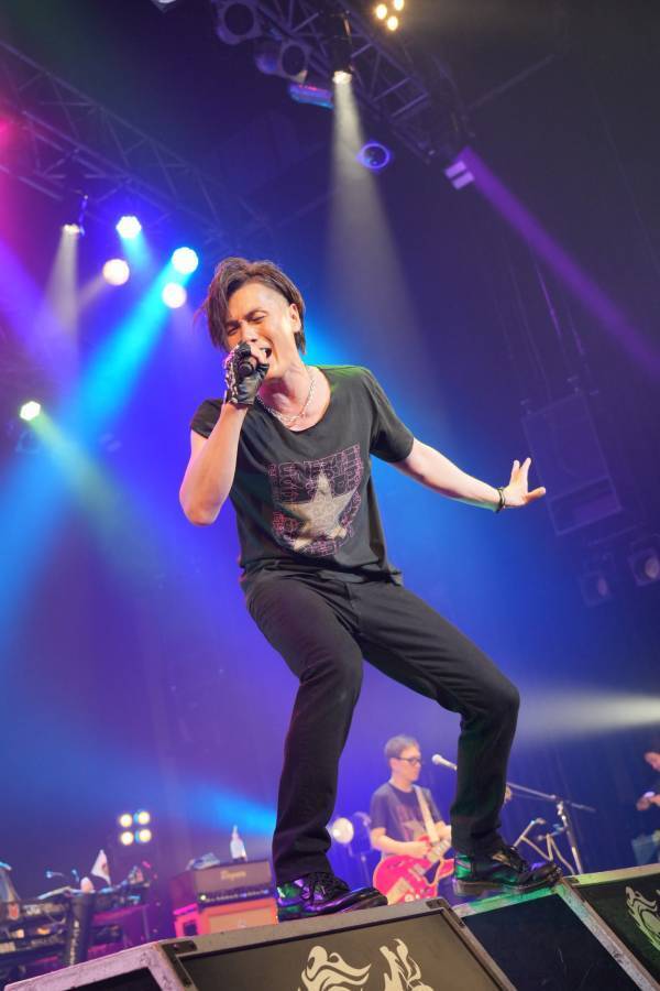 加藤和樹、全国8ヶ所12公演ライブツアーが開幕！約5年ぶりとなる声出し解禁！