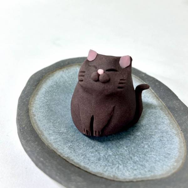 約1か月間、館内がギャラリーに！ 絵本『かいねこきぶん』×創作和菓子×CAFETEL 女性専用宿泊施設・カフェでコラボ企画