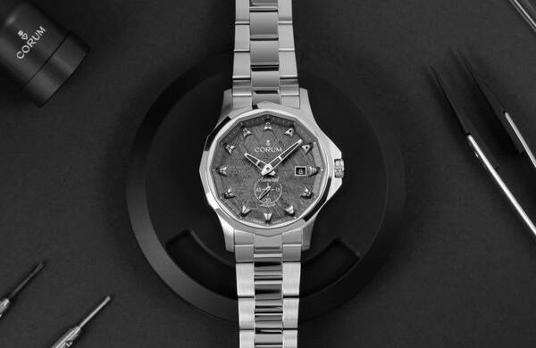 コルムが隕石ダイアルの『アドミラル』を6月14日発売
