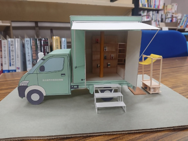 【名城大学】鶴舞中央図書館の自動車図書館　新車両1台のデザインとファニチャーを谷田研究室が担当