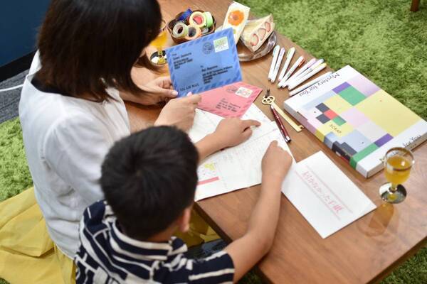 合成写真「モンタージュ」を使用した犯罪捜査体験、学校の七不思議と陰謀を解き明かすストーリー、そして無限大の可能性を持つ宇宙への旅。 謎や物語をご自宅にお届けする「Mystery for You」より、1月の新作を紹介！