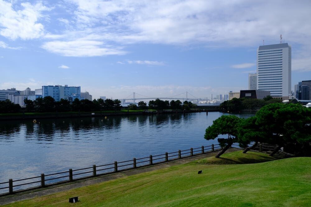 浜離宮で涼風朝散歩！浜離宮恩賜庭園は9月15日(日)・16日(月・祝)の2日間、8時に開園します。