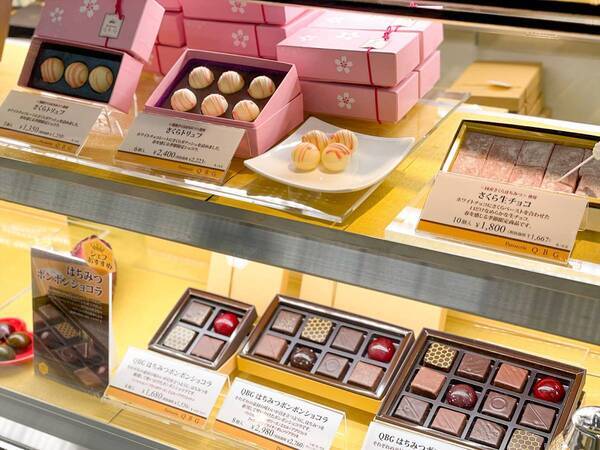 はちみつメーカー直営「パティスリーQBG」がJR川崎駅に初登場！もちもち食感の限定はちみつ生クリームロールや、ホワイトデーのおすすめチョコレートをご用意【3/1(金)〜15(金)】