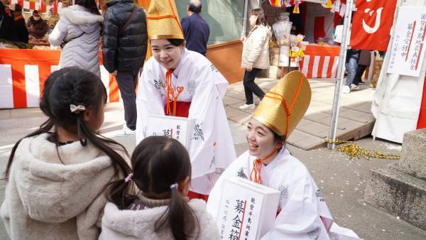 大阪国際大学・大阪国際大学短期大学部の学生が、寝屋川市のねや川戎神社の福娘として「ねや川のえべっさん」をPR
