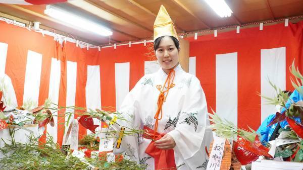 大阪国際大学・大阪国際大学短期大学部の学生が、寝屋川市のねや川戎神社の福娘として「ねや川のえべっさん」をPR