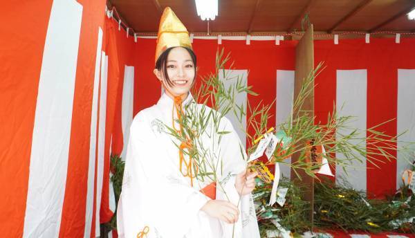 大阪国際大学・大阪国際大学短期大学部の学生が、寝屋川市のねや川戎神社の福娘として「ねや川のえべっさん」をPR