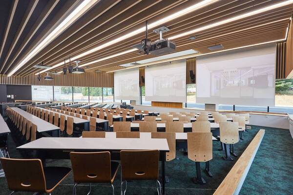 完成したばかりの新校舎をお披露目！ 高1・高2年生向け　春のオープンキャンパス開催