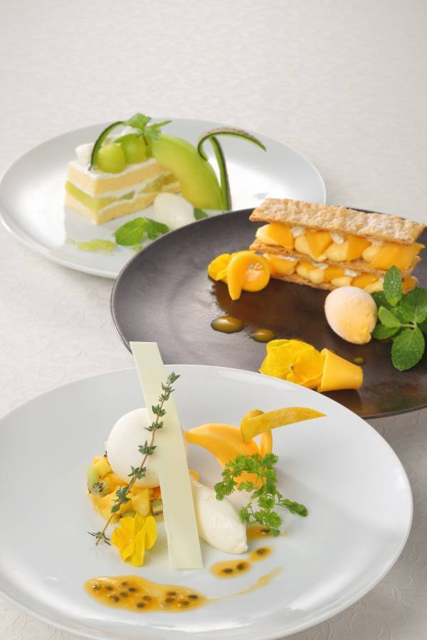 ホテル京阪 京都 グランデ レストラン「オクターヴァ」にて 新メニュー、スムージーやパフェをお楽しみいただける カフェタイムの営業を開始しました。