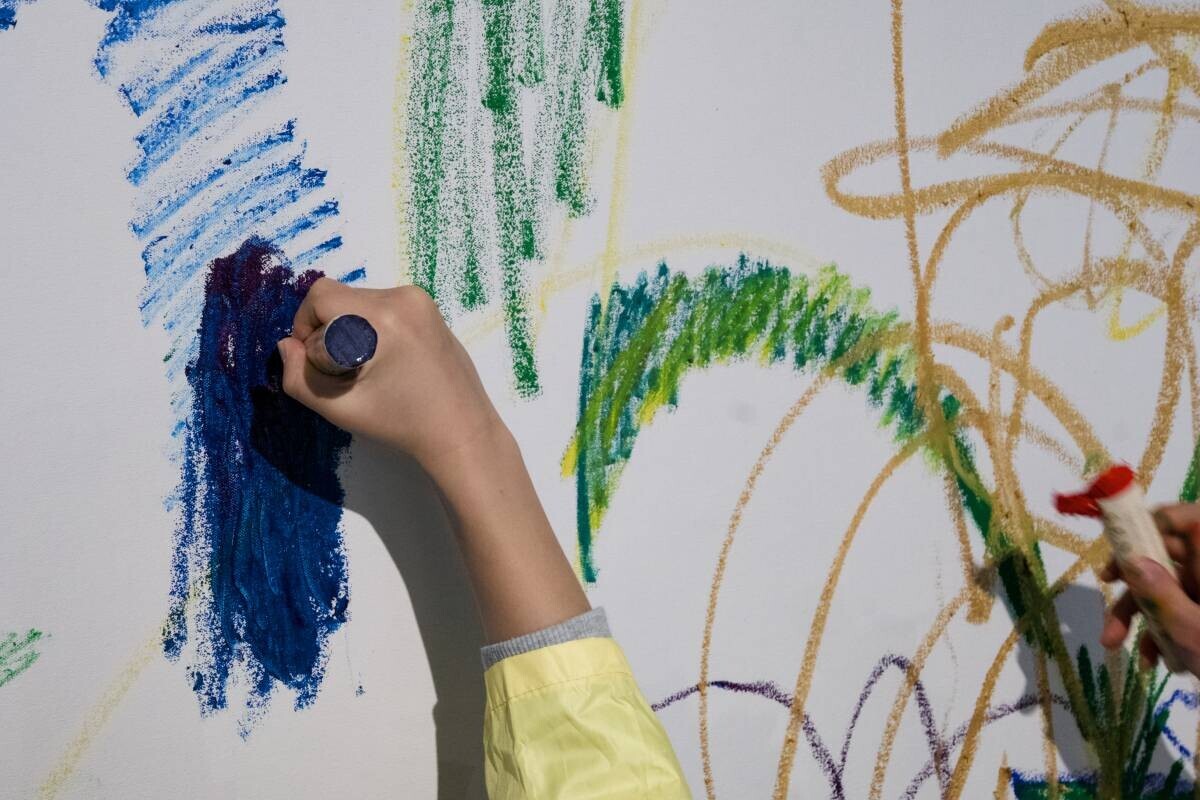 Tokyo Gendaiのパブリックプログラムとして出展アーティストによる子ども向けのワークショップ「IntoArt - Dive into Your Creative Journey -」開催