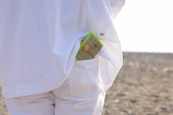 安全な暮らしに欠かせない鍵を包み、日々を見守るキーケース《inoca CASE KEY》の新作発売開始。いぐさの香りや手触りに癒されながら、同時にすっと気の引き締まる、ロングセラー《inoca》シリーズ。