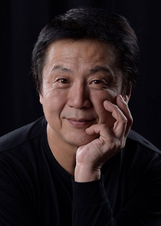 マジシャン渋谷駿が新たにパフォーマンスユニットを旗揚げ　第一回演出は新宿梁山泊の金 守珍　『～黒いメルヒェン～ つむじ風街の月光楼』上演決定