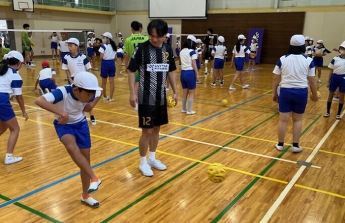 浜松市との「スポーツ推進に関する協定」による取り組み　 小学生向け体験教育・アスリート社員によるセパタクロー教室を 11月14日(木) 浜松市立泉小学校、15日(金) 浜松市立城北小学校にて開催