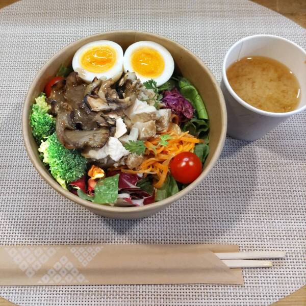 神田【1食でたくさんの栄養が取れるサラダボウル】木曜日限定「ミタスサラダ」が移転オープン