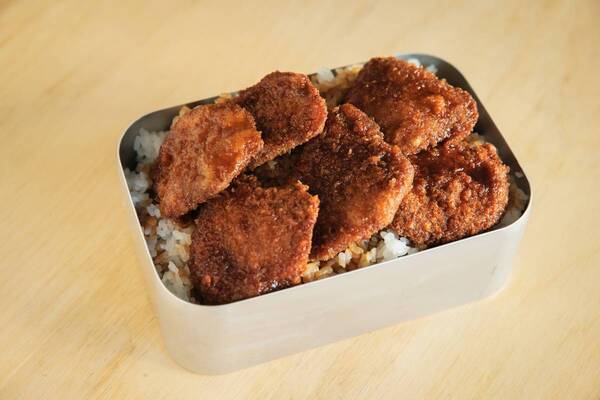 【開催報告】～亜希さんの故郷・福井のソウルフード試食も♪～『亜希の「ふたが閉まるのか？」弁当』出版記念イベント