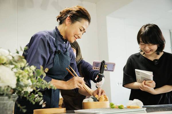 【開催報告】～亜希さんの故郷・福井のソウルフード試食も♪～『亜希の「ふたが閉まるのか？」弁当』出版記念イベント