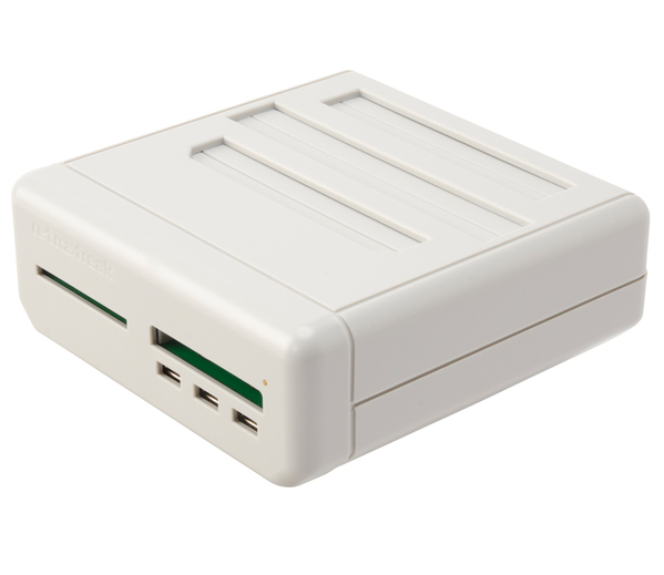 1台で11機種のレトロゲームカセットに対応した『レトロフリーク』が再入荷！