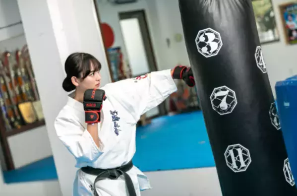 テレビやSNSで話題の空手家 目代結菜選手のサイン入りグローブが当たるスペシャルキャンペーン開催！