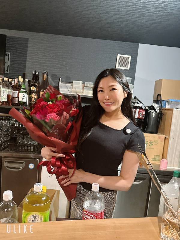 六本木【銀座クラブ兼歯科衛生士が新たなる挑戦】会員制カラオケBAR「 蜜の味」オープン