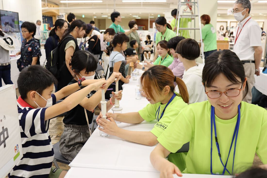 【岡山理科大学】岡山高島屋で「ワクワク、サイエンスフェスティバル。」開催