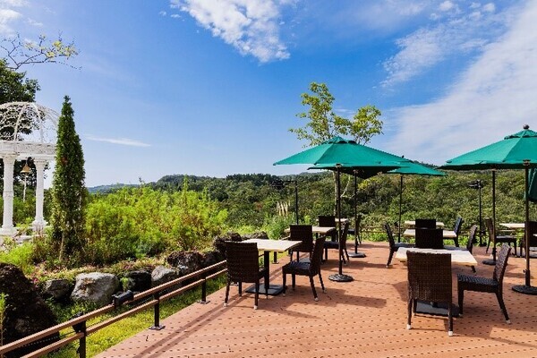 兵庫・淡路島「Auberge フレンチの森」新涼の秋にお勧めのプランが目白押し！『敬老の日プラン』や『秋のテラスプラン』などを9月より提供開始