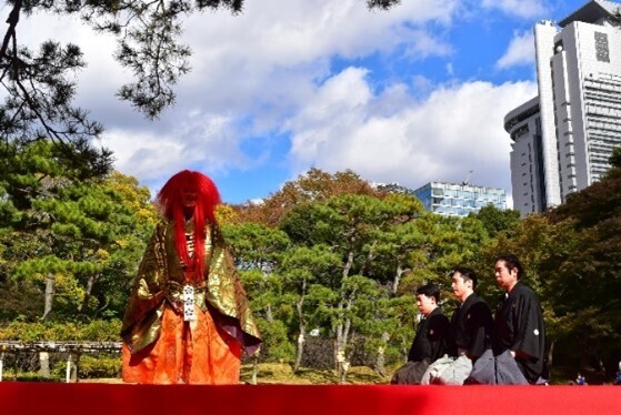 約400本のイロハモミジで紅く染まる大名庭園で 「深山紅葉を楽しむ」開催（11/16～12/8）