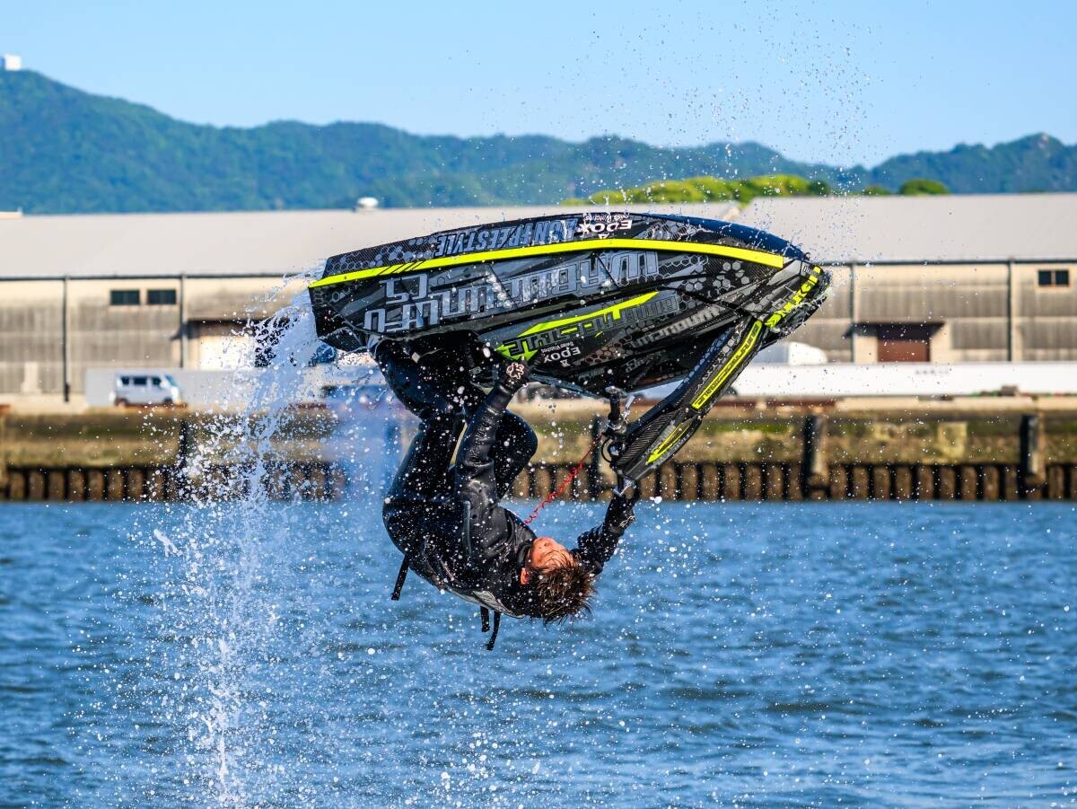 エドックスのブランドアンバサダーを務めるプロ水上バイクライダー・山本汰司選手が「JJSA 飛廻 全日本広島大会2024」で優勝（6月8日）