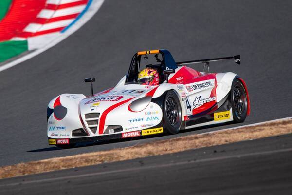 ポール・トゥ・ウィンで今季4勝目を挙げた斎藤愛未が 自身初のシリーズチャンピオンに輝く