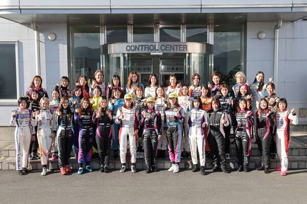 ポール・トゥ・ウィンで今季4勝目を挙げた斎藤愛未が 自身初のシリーズチャンピオンに輝く