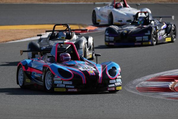 ポール・トゥ・ウィンで今季4勝目を挙げた斎藤愛未が 自身初のシリーズチャンピオンに輝く