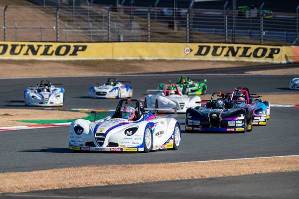 ポール・トゥ・ウィンで今季4勝目を挙げた斎藤愛未が 自身初のシリーズチャンピオンに輝く