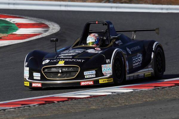 ポール・トゥ・ウィンで今季4勝目を挙げた斎藤愛未が 自身初のシリーズチャンピオンに輝く