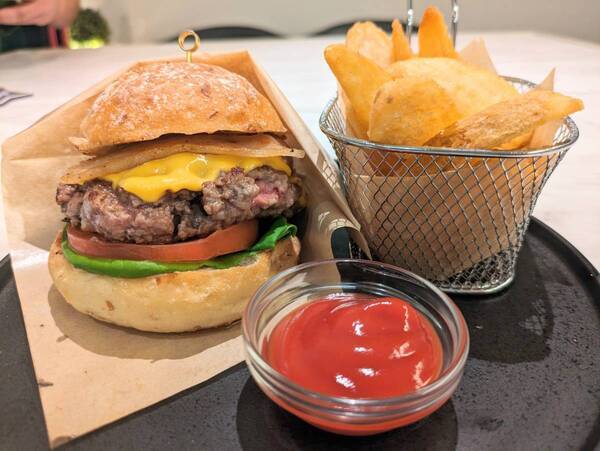 荻窪【まるでステーキ！ 肉のプロが作るA5ランク黒毛和牛バーガー】「FAT BEAR BURGAR」が新規オープン！