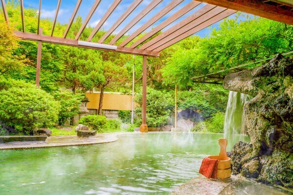 【大江戸温泉物語 鹿教湯（かけゆ）】（長野県）。 3月1日スタートの【春のまんぞくバイキング】と良質な温泉、花を愛でる春旅のご案内