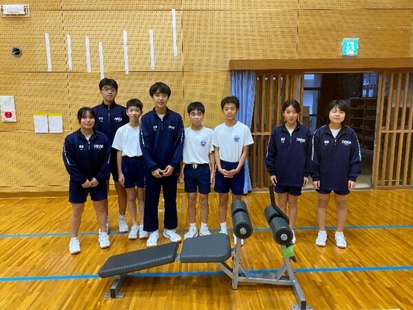 トレーニングマシン寄贈活動賛同企業とともに離島の健康増進に寄与、青山商事グループ会社「glob」がマシンを沖永良部島・知名町へ寄贈