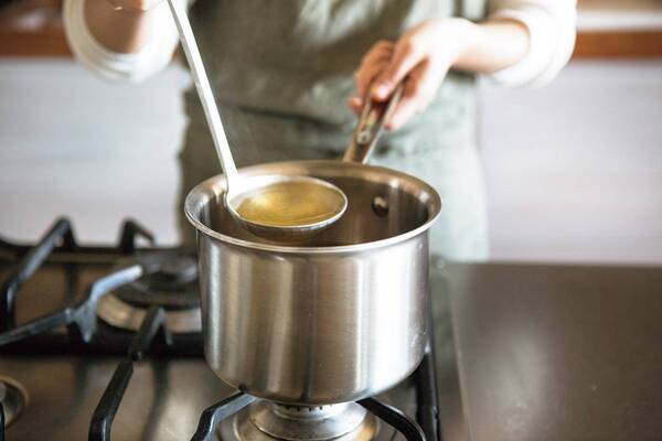 【3/28発売】 だし専門店「やいづ善八」が提案 『自由なだしレシピ』 ～和食だけじゃない！　だしの可能性が広がる一冊～